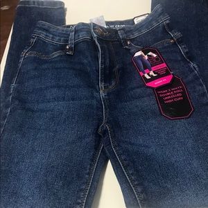 No Boundaries skinny cropped jeans- size 1